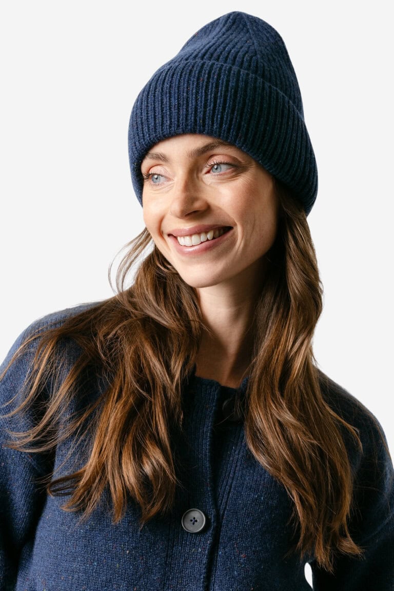 ekologisk beanie mössa 100% ull unisex stockholm mörkblå melerad modell