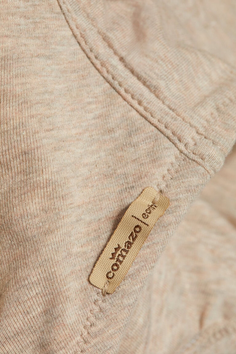 ekologisk-bh-bygellos-bomull-beige-melerad-detalj-etikett