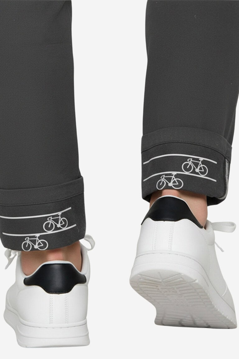 ekologiska chinos herr cykelreflex tough mörkgrå modell närbild